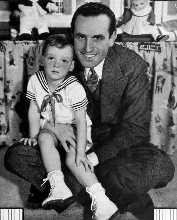 Happy #nationalsonsday our beloved Harold, Jr.
#HaroldLloyd #HaroldLloydJr 

Harold Lloyd Entertainment Inc.