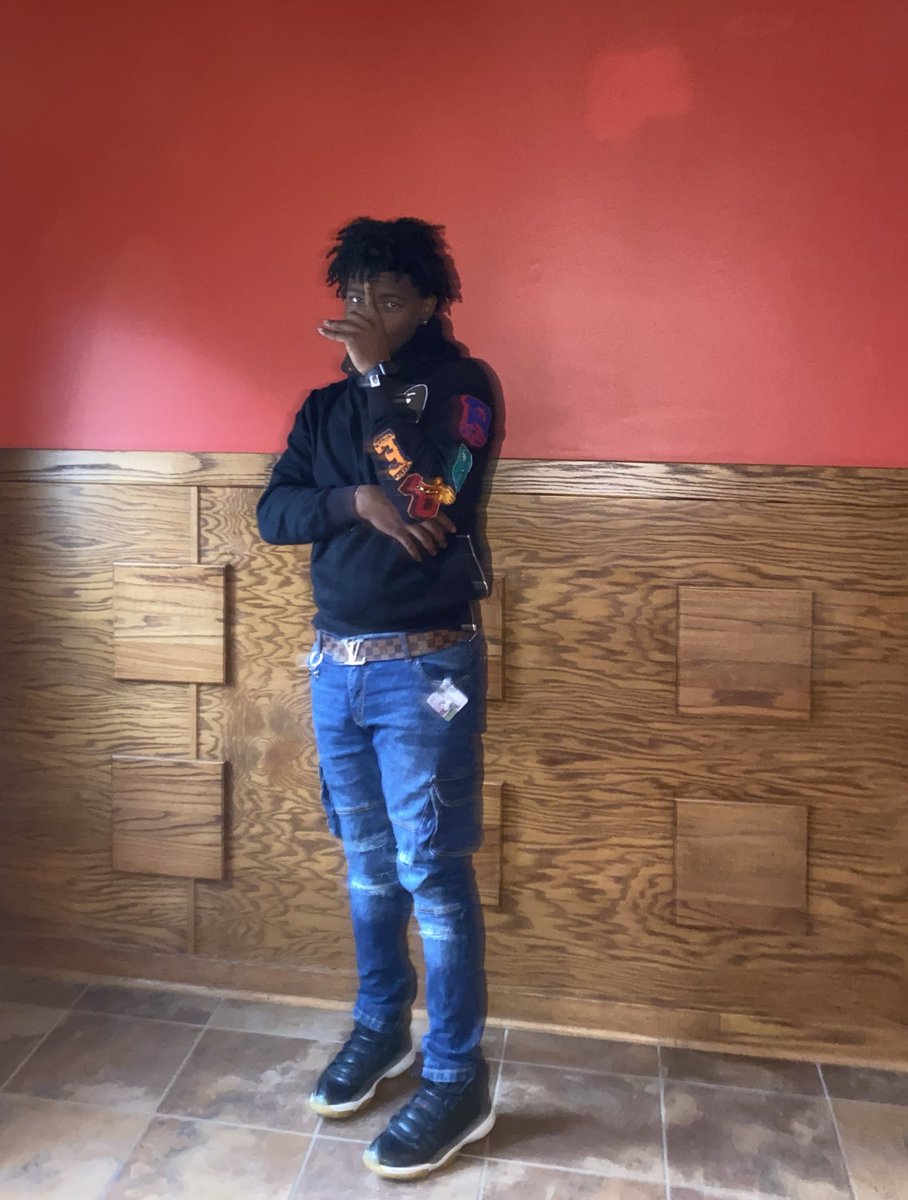 MaroFrmGBG's tweet image. Ion see people, I see remotes now how they turning on me 🕹 #LLROB