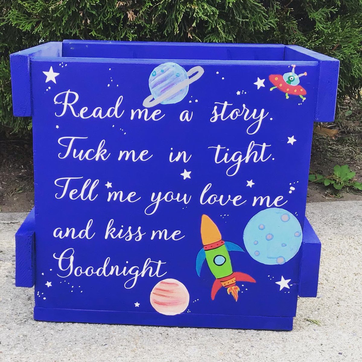 thingsmelmade's tweet image. Custom space themed book crate #booklovers #kids #giftideas