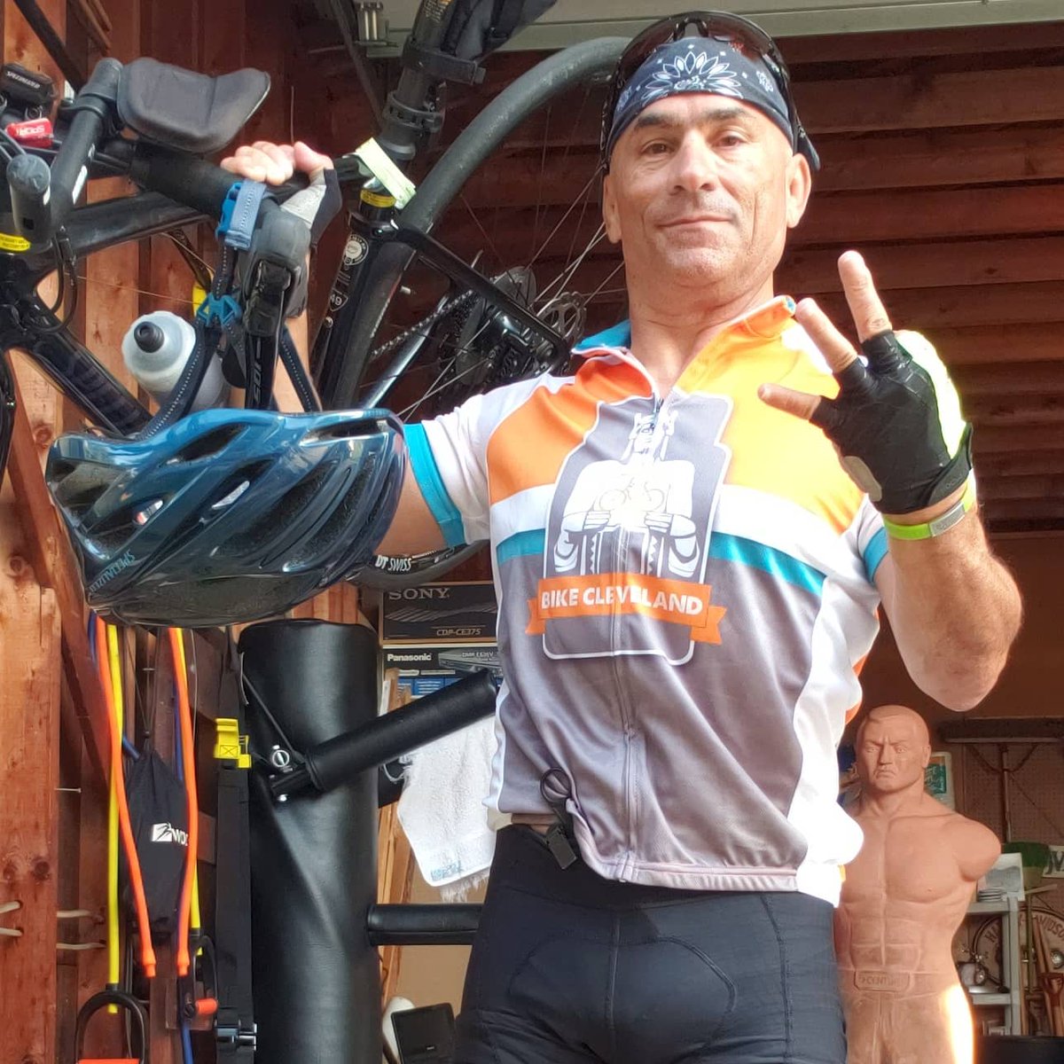 MichaelMareagle's tweet photo. Okay, got my 30 miles in. Kenbridge to Bishop to Rte 6 to Chagrin River Rd to S. Woodland to Brainard to Shaker Blvd to Richmond to Highland to Bishop to Kenbridge to home. 30.34 hilly 1:53:24. 
#cycling, #biking #riding #doing. Loving the "ING" thing @ingguidesmedia
#DoingTheDo https://t.co/nFl5IkJ6A0