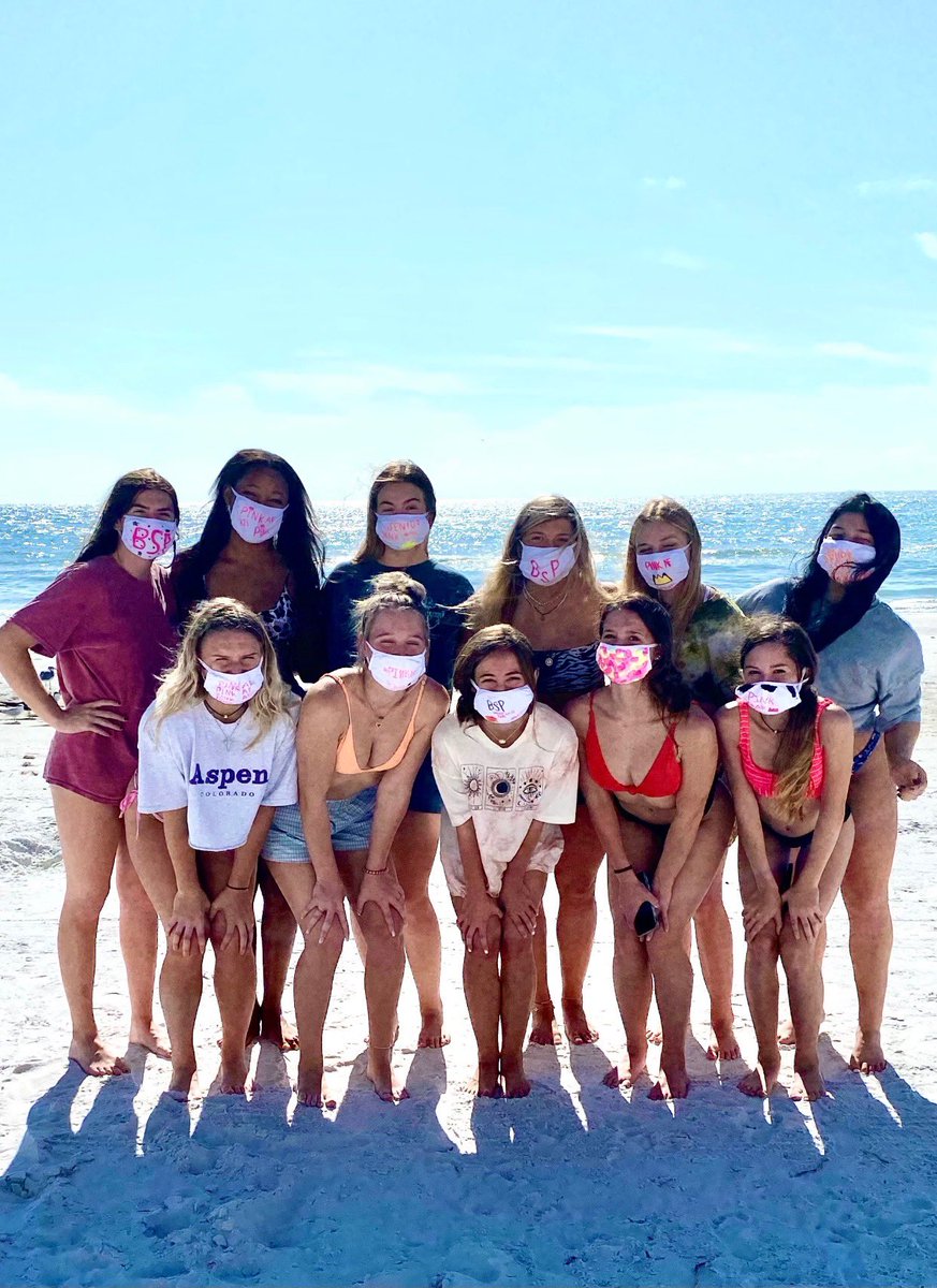Soaking up some sun at Senior Pink Beach Day! 💕🌴☀️