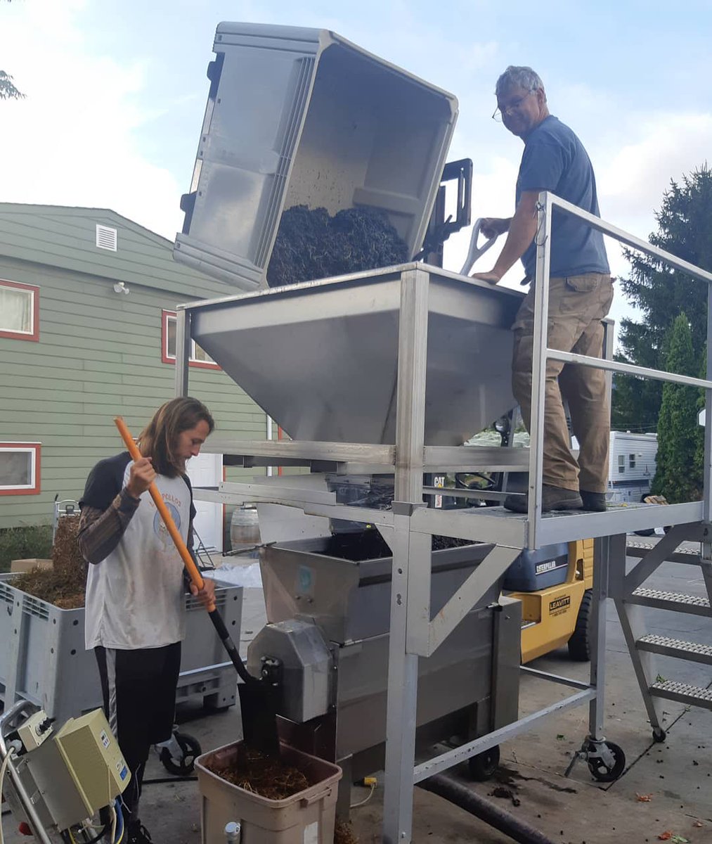 'tis the season. 🍇 #harvest
Visit us in the tasting room, daily, from 10-5:30, or shop online at robinridgewinery.com