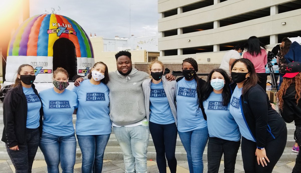 Savard_Jess's tweet photo. It was a rainy, but beautiful day! The smiles on these kids faces were PRICELESS! T-Rell thank you for EVERYTHING and allowing AE to lock arms and support your kids shoe giveaway event! Also,shout out to my incredible AE ladies for coming out and volunteering your time. ONE AE!💚 https://t.co/fKDTuF2LmI
