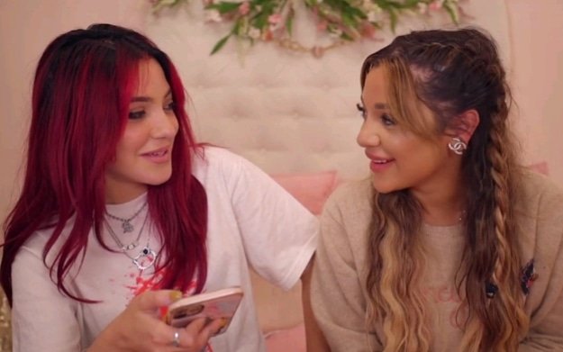 teamnikigabi2's tweet photo. THIS VIDEO WAS SO FUNNY OMG BAHAHAHAHAH @nikidemar @gabcake https://t.co/mCN8coHHly