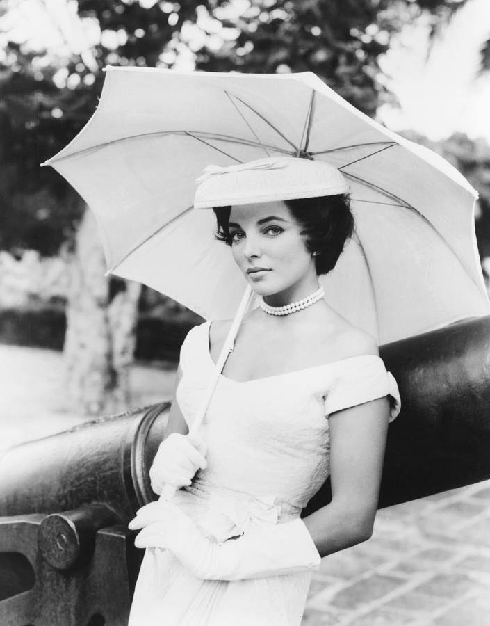 Joan Collins only had a few weeks between wrapping on filming SEA WIFE (1957) before beginning shooting on  #IslandInTheSun. #TCMParty