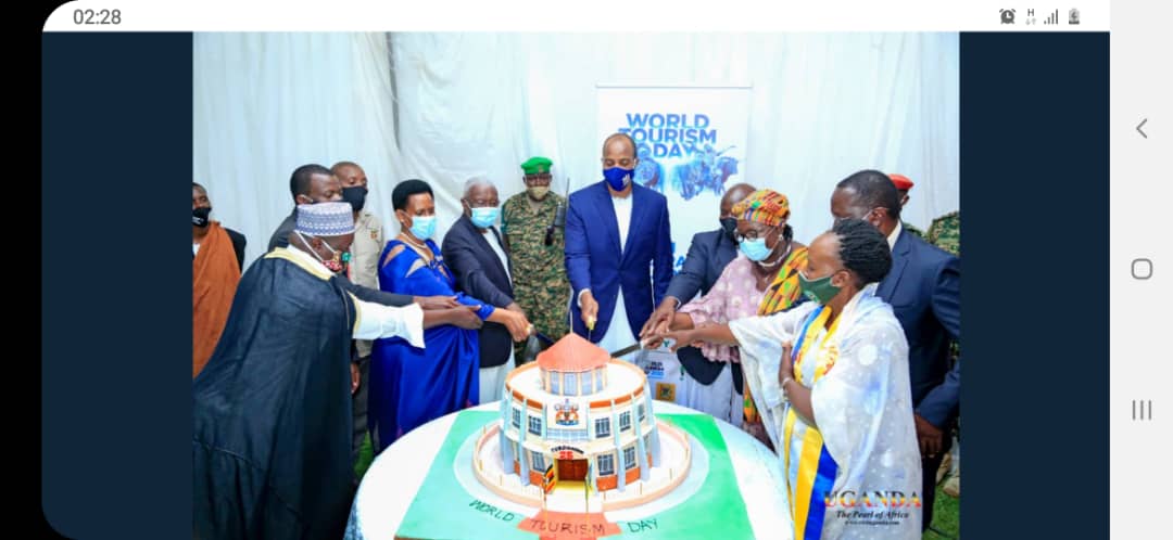 radiband256's tweet photo. King Oyo celebrating the world Tourism Day! #WorldTourismDay #UgandaTourism #PearlOfAfrica https://t.co/tjn4p4U5SH