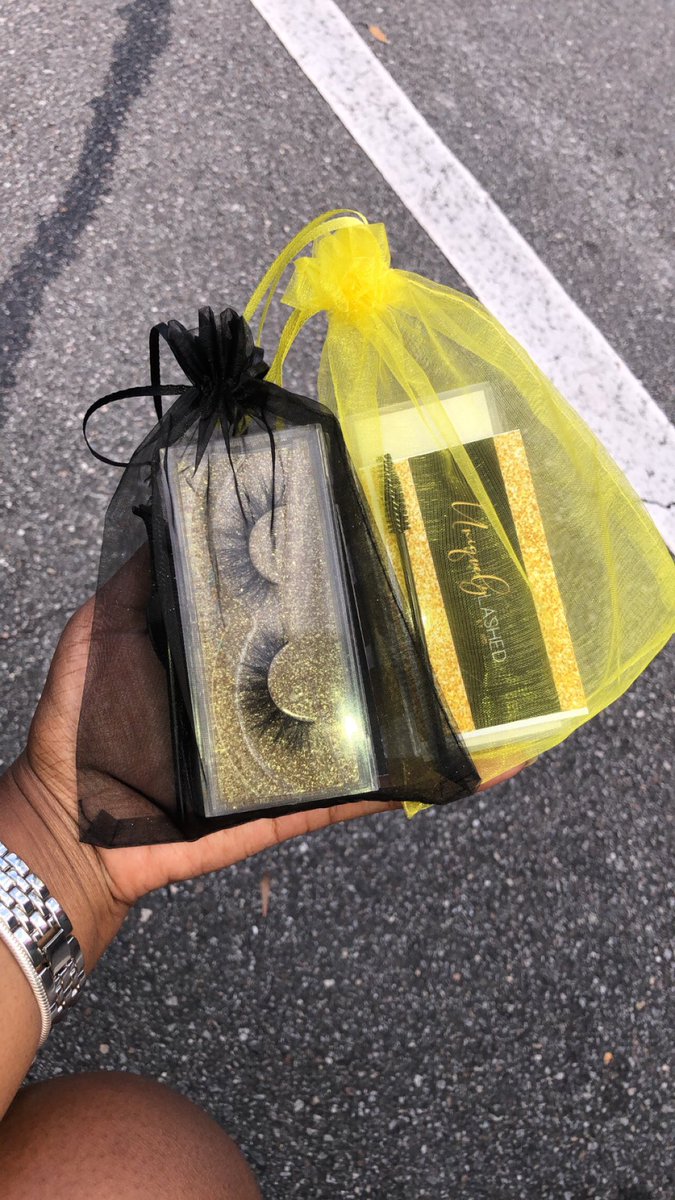 uniquelylashedd's tweet photo. Uniquely’s “Lash Me Out” Sacks will include the following:
2- False Unique Mink Lashes
1- Pair of tweezers
1- Lash Wand
For only $25 (shipping is not included)
#ComingSoon #StripMinks #UniqueMinks #LashBundles #UniquelyLashed #SpecialOffer https://t.co/YaRFC3jieJ