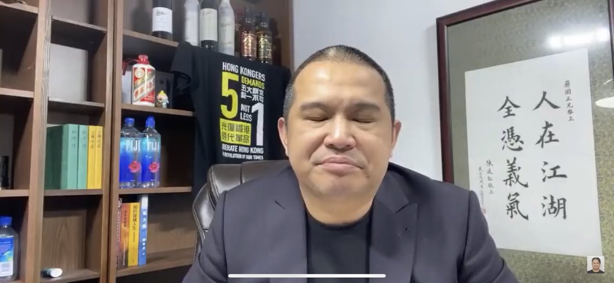 Coco66763467's tweet photo. 你看你累的，做视频做的，骗的都编不下去，整天就是骗人，能不能去路上做个要饭的乞丐，也好过整天实名诈骗，视频要饭！丢不丢人你你怎么整天就是如此丢人现眼，你真是活的丧家之犬，又怕又要装逼，一直觉得自己伟大和牛逼，你除了骗一些穷人，你现在还能骗谁，自己路是越走越窄，抓你指日可待！ https://t.co/8U5f6bnBlD