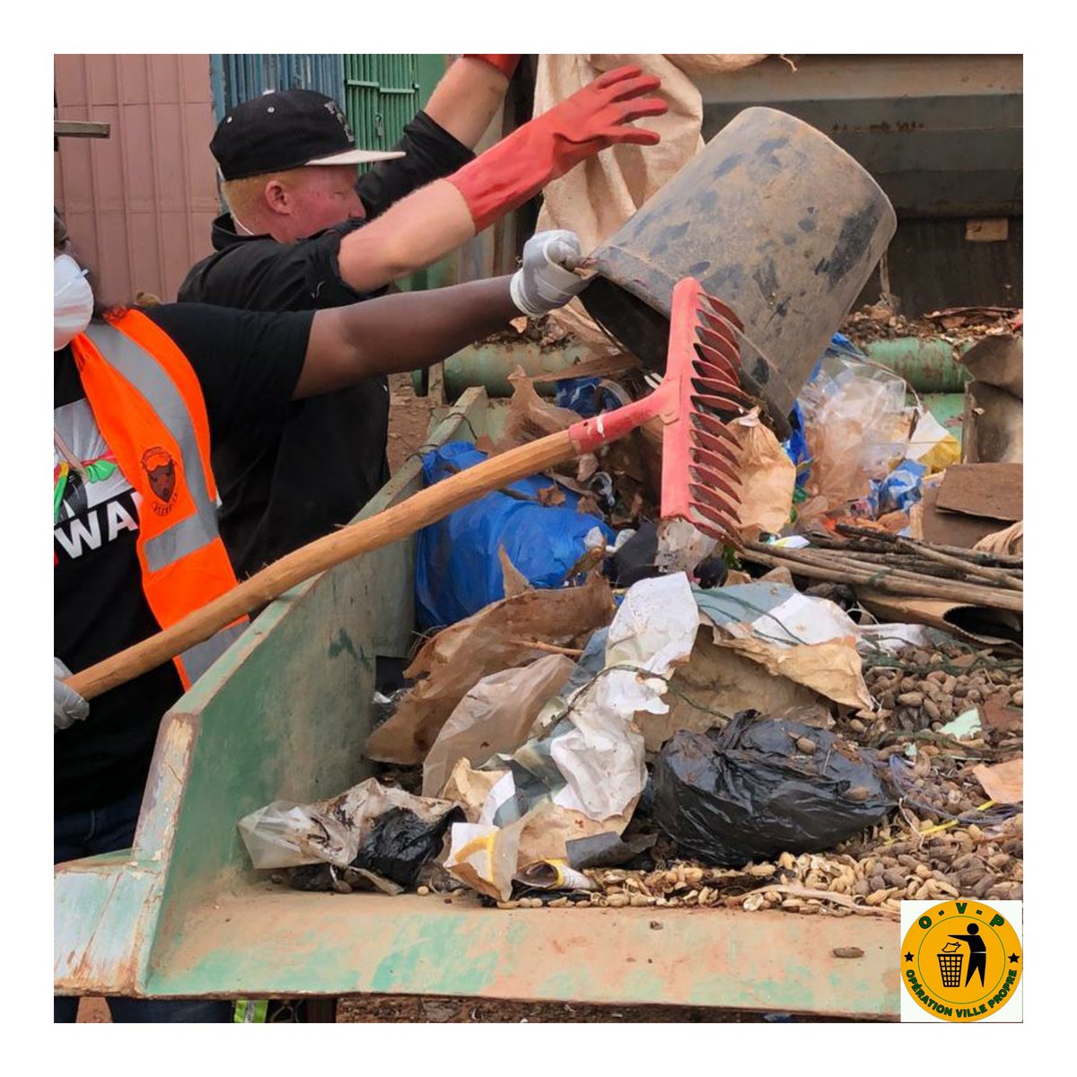 226OVP's tweet photo. À l'occasion de la #Journée_Mondiale_du_Nettoyage , Samedi 19 Septembre nous étions au marché de KARPALLA pour une journée de sensibilisation , nettoyage , dons de poubelles et conférence de presse . 

@226OVP 👉 DÉMONTRONS À TRAVERS L'EXEMPLARITÉ .

VIVE #OPÉRATION_VILLE_PROPRE https://t.co/QWf7EmJDX8