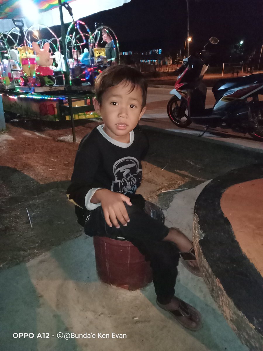 Bunda_dian24's tweet photo. Bismillah ๐คฒ Semoga jualan ku laris, Laba Di kumpulin Buat Kasih Kado Anak ku Ulang Tahun โค๏ธ. Tidak Terasa Usia Nya 5 thn tgl 02 Okt. Bunda akan selalu berjuang buat mu Nak.๐๐.
Selalu ikut kemana pun bunda jualan kuweh. ๐๐
#SelaluBersyukur
#SemangatNyaBunda
#KenEvan๐ https://t.co/B3lOdtC1PZ
