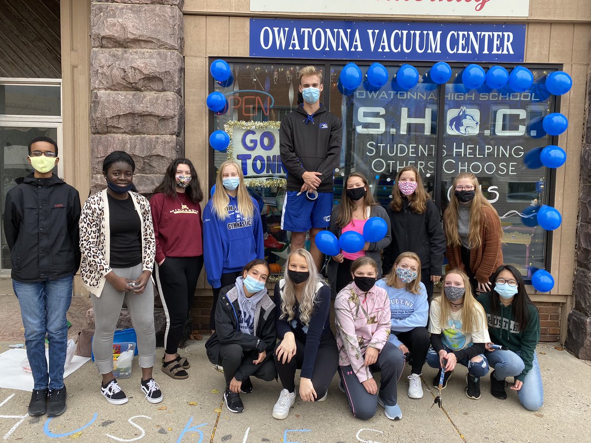 ohsshoc's tweet photo. SHOC members worked hard to make our store look great! Excited to promote a safe and drug free homecoming! #ohsshoc #homecoming2020 https://t.co/Gf4Pbly37f
