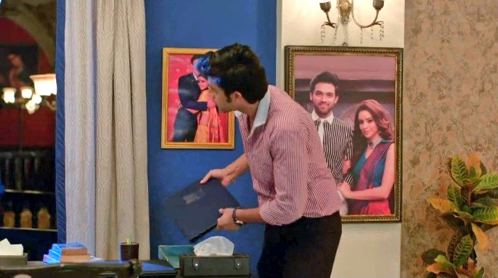  #AnuragBasu begins His mission in a detective mode.He starts searching the papers which KL and Nivi hide from him. An Evil soul like KL needs to be handled like that only.This will again go as a thread. #ParthSamthaan  #KasautiiZindagiiKay