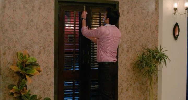  #AnuragBasu begins His mission in a detective mode.He starts searching the papers which KL and Nivi hide from him. An Evil soul like KL needs to be handled like that only.This will again go as a thread. #ParthSamthaan  #KasautiiZindagiiKay