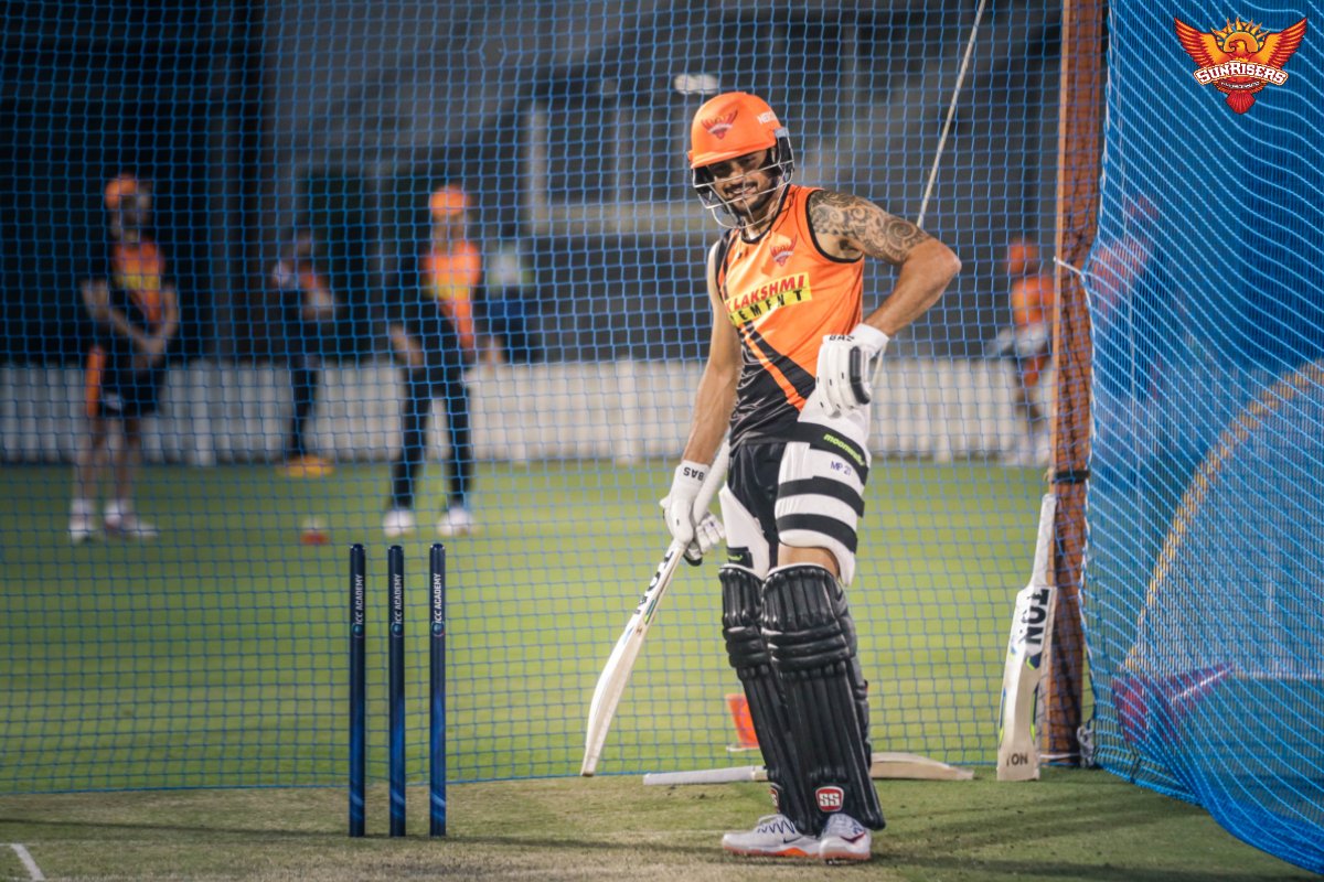 SunRisers's tweet photo. Pose class ga unna, batting mass ga untadi 🌟🧡

#OrangeArmy #KeepRising #IPL2020 #Dream11IPL https://t.co/ggxZvtqYV9
