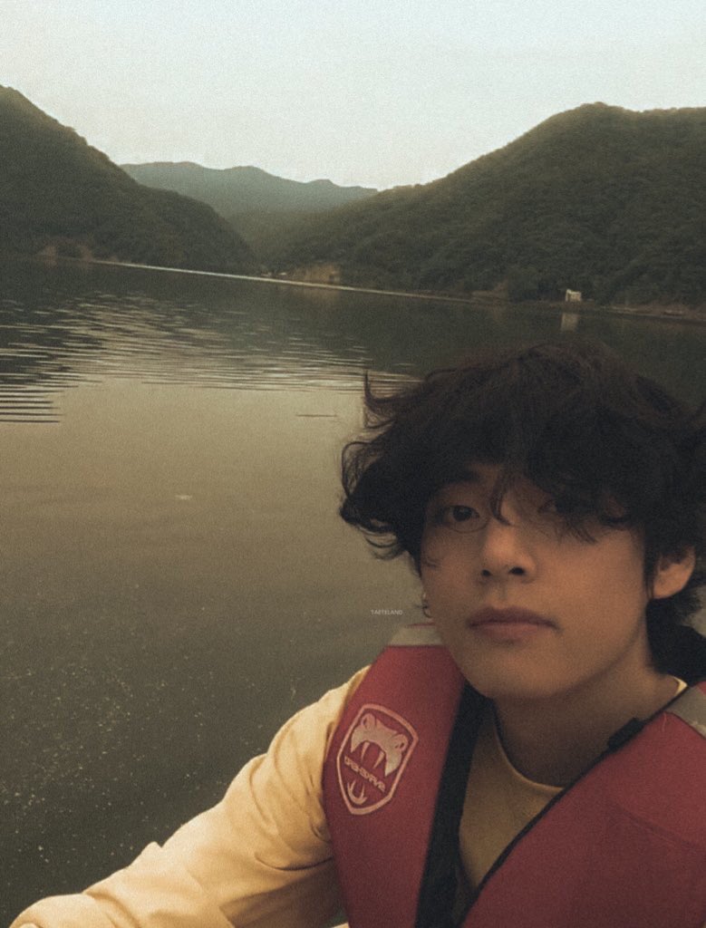 taeteland's tweet photo. 🎞 “find the place where every single thing you see tells you to stay” https://t.co/yM4q7roi5h