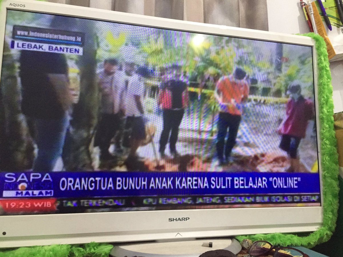 Mau sampai kapan? Selama pandemi ini,sepertinya saya tidak pernah melihat Menteri Kesehatan muncul di televisi saya yah 🤔😒.