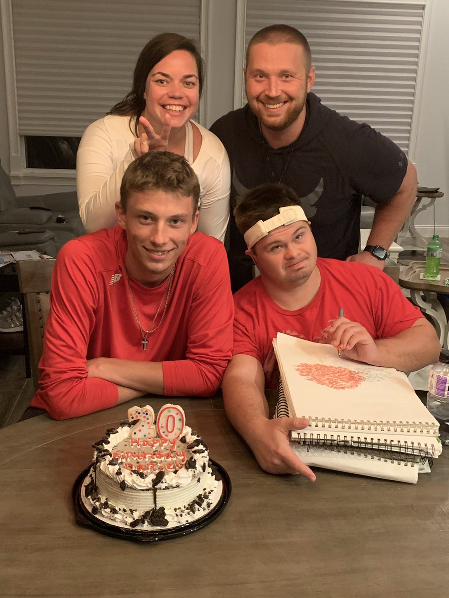 BatcherJustin's tweet image. Happy Birthday to this guy! Glad we got to celebrate tonight! Love ya bro 💙