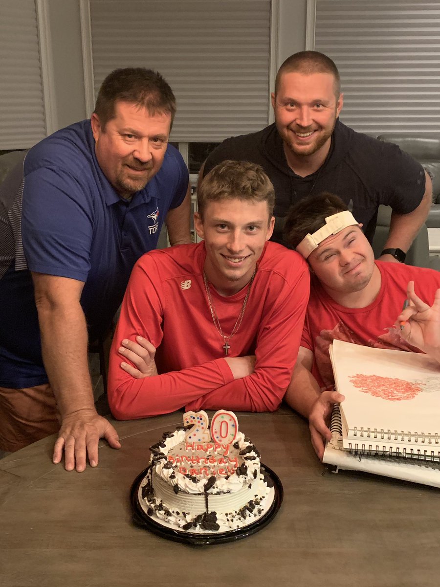 BatcherJustin's tweet image. Happy Birthday to this guy! Glad we got to celebrate tonight! Love ya bro 💙