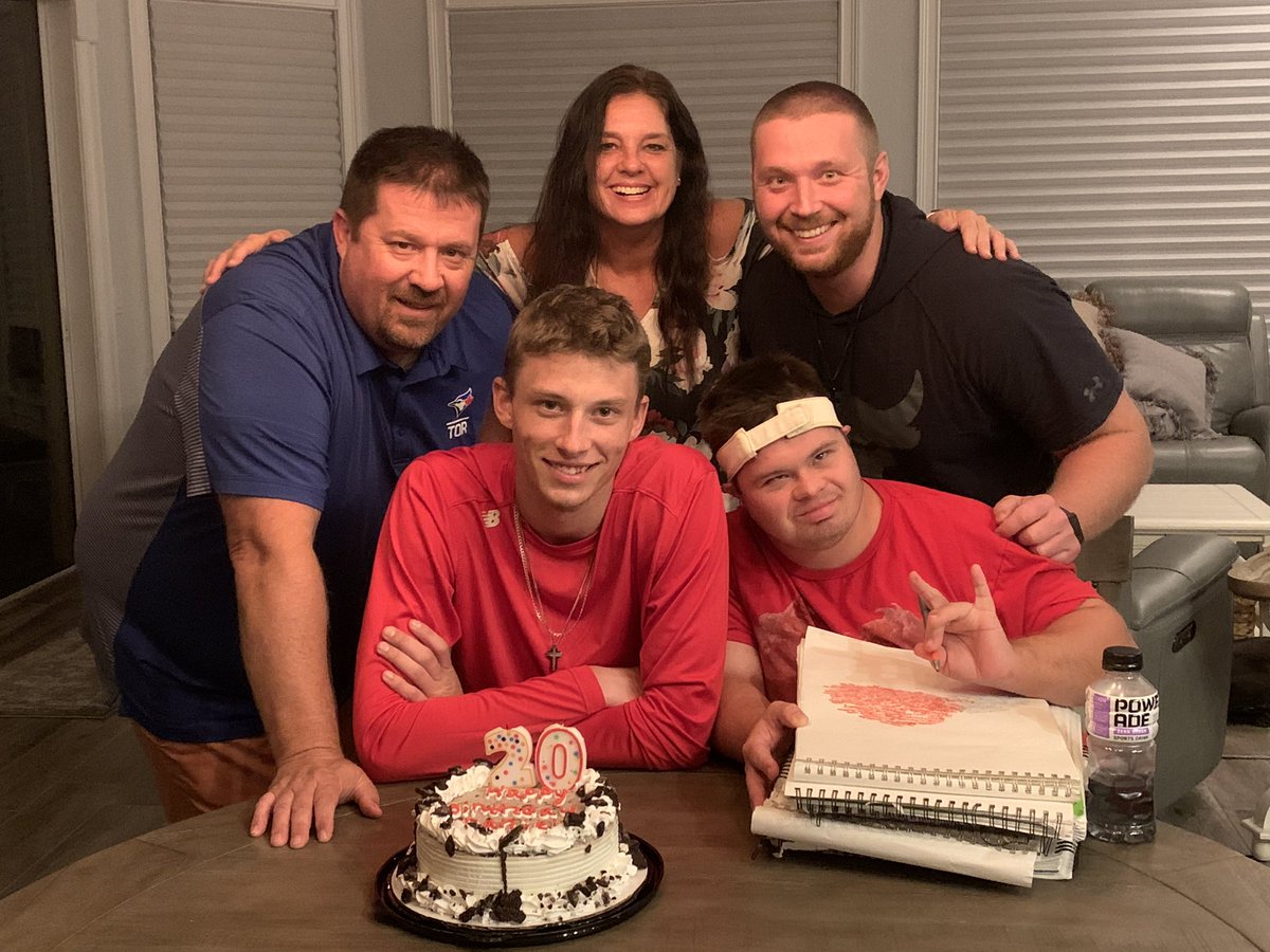 BatcherJustin's tweet image. Happy Birthday to this guy! Glad we got to celebrate tonight! Love ya bro 💙