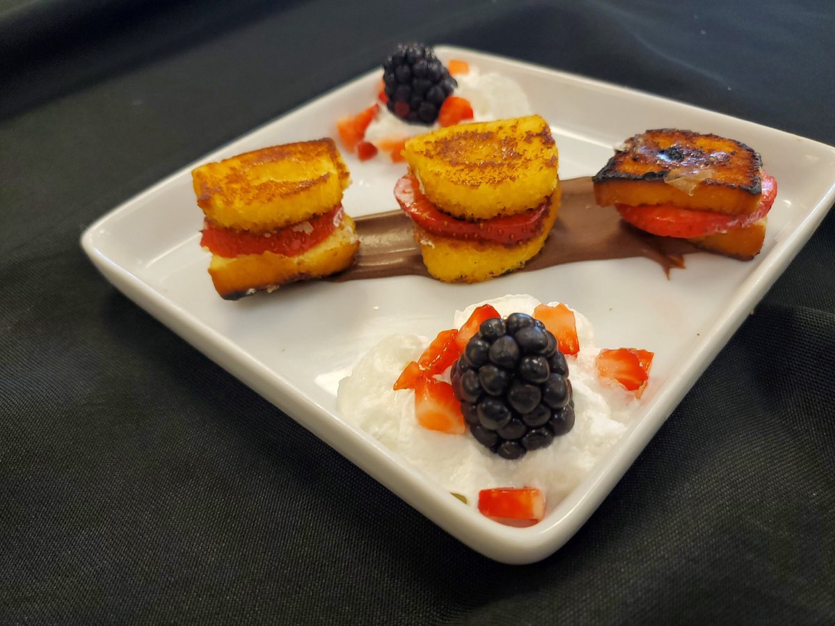 MarieMstrader's tweet photo. Check out our awesome plating skills! ProStart 1 class participated in a Twinkie challenge #MCR1Mustangs #ProStart #WeRRestaurants https://t.co/pa5GT96Yb4