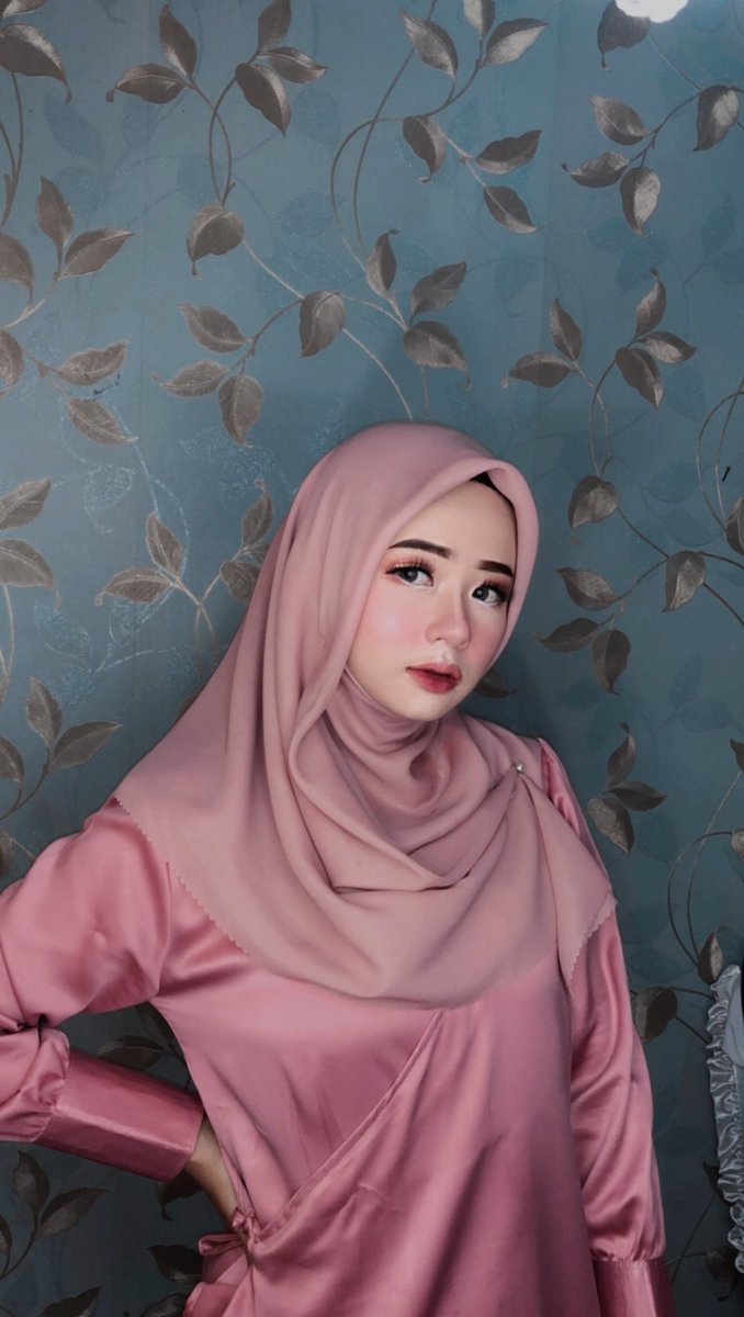 Mitha_Anithaa's tweet photo. The power of make up dan emang akunya cantik wkwk https://t.co/dP2XJmZLqV