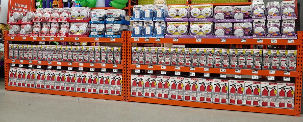 Ray_AcostaD74's tweet photo. Great Job Team 6610 setting the Fire Safety Event LW! We didn't have room for the train in the racetrack, So store leaders hooked us up with the lowboys and helped plan execution. Good Work!🔥🔥 @k_logoleo @jesse_moran10 @dmatsonHD @FrAnK6610SASM @6610Homedepot @VinceGamezMEM74 https://t.co/GEJx55AFBu