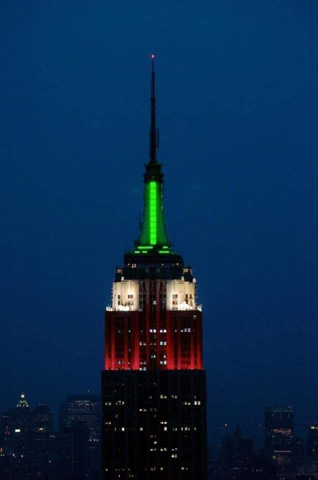 webcamsdemexico's tweet image. ¡Extraordinario! Hoy todo el mundo se viste de VERDE, BLANCO Y ROJO en homenaje a México. 🇲🇽

#15DeSeptiembre #GritoDeIndependencia 

Vía: @B0RRACHIT0.