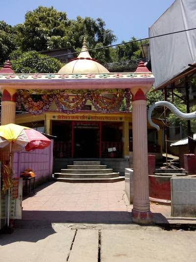 The Vishwakarma Temple in Guwahati is one of the oldest temples in the world dedicated to Vishwakarma. It is situated at the base of the popular Kamakhya Temple in the foothills of Nilachal Hills.(credit:google sites) @BharatTemples_  @AlpaChauhan_  @DevBhaskar_  @Shawshanko