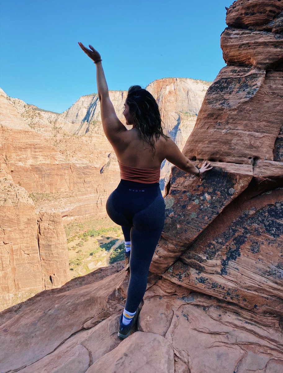 alilomeli's tweet photo. Zion was really that bitch. Best trip everrrr w the squad. https://t.co/d8NlT7czyt