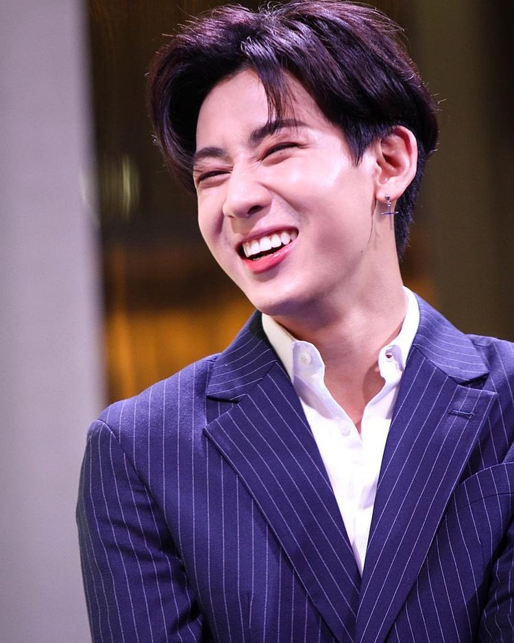 bambam being the  emoji ;a devastating thread ♡ #BamBam  @BamBam1A