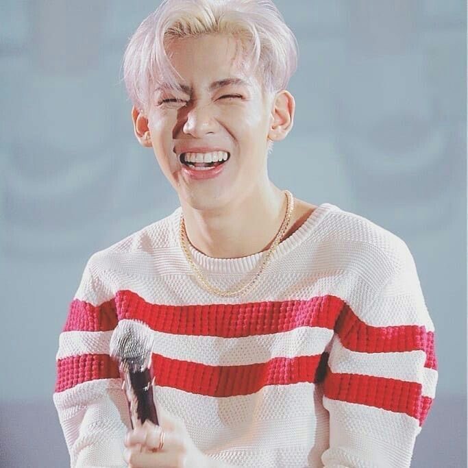 bambam being the  emoji ;a devastating thread ♡ #BamBam  @BamBam1A