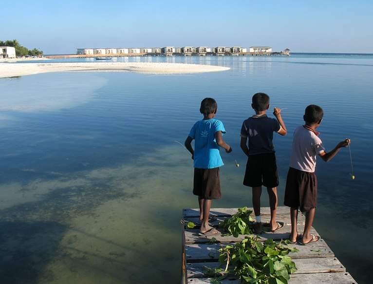 Villigili (L), and guraidhoo.