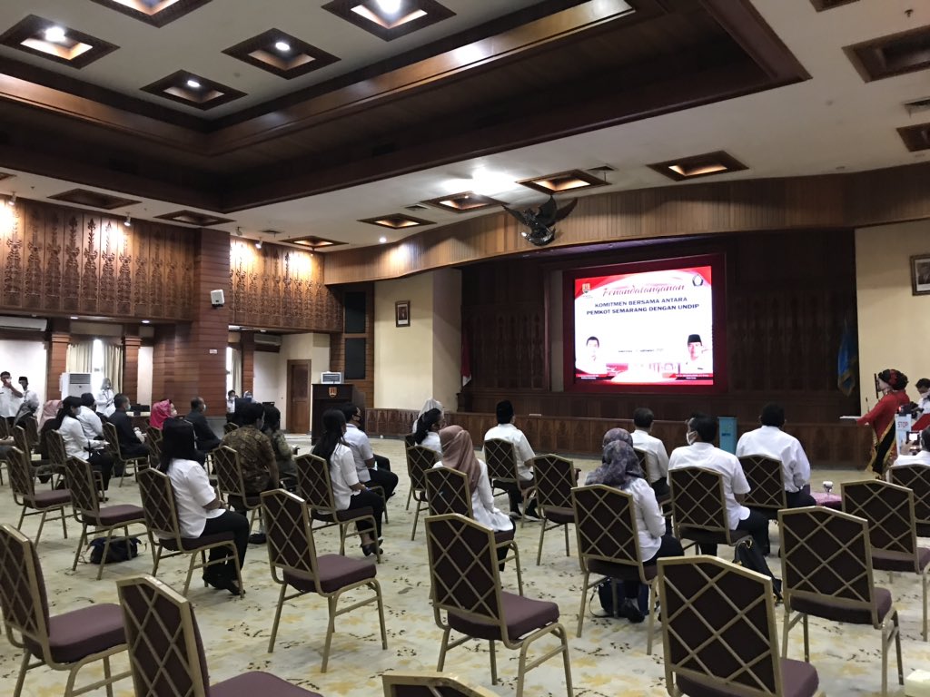 undip's tweet photo. Semarang (16/9) - Universitas Diponegoro bersama dengan Pemerintah Kota Semarang melaksanakan penandatanganan sebagai komitmen bersama, tentang Dukungan Penelitian dan Pengembangan Teknologi dalam Rangka Penanganan Pandemi Covid-19 di Kota Semarang. https://t.co/Pq1vHgWZro