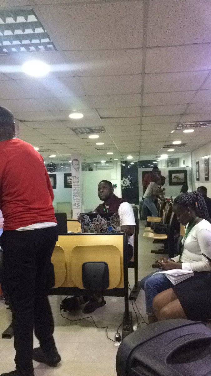 its_dannyvibes's tweet image. 3.40 am teaching my students Jingle creation. Music they say is spiritual.