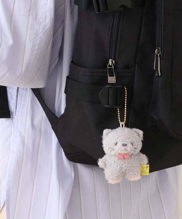 ブルーブルーエジャパン公式 ふわふわで優しい色合いのぬいぐるみチャーム 愛らしく癒される表情にほっこり 同シリーズの他の商品と違い小さいから立てないけれど バッグに付けて一緒にお出かけ出来ます お友達やご家族とお揃いで付けるのも