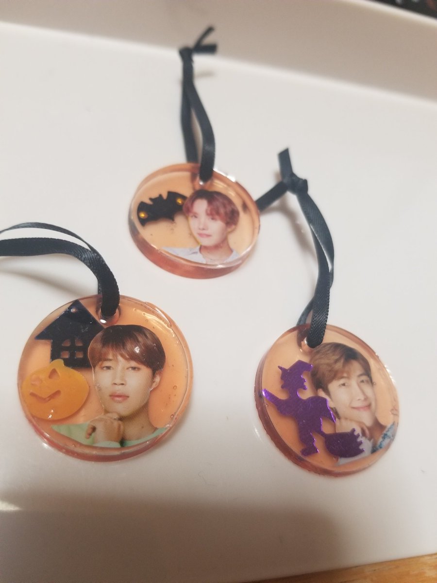 Mme_Non's tweet photo. 🎃Trick  or  Treat🎃
レモナ袋利用ハロウィンモチーフオーナメント、全メンバーセットで1名様にソンムルいたします。
お申込みは続くツイートを読んでからお願いいたします🙇
#BTSソンムル企画 https://t.co/SnhjTEqaAz