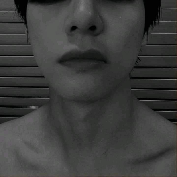 ok, lemme admit it I LOVE HIS NECK AND COLLAR BONES so much and I know you love it too 