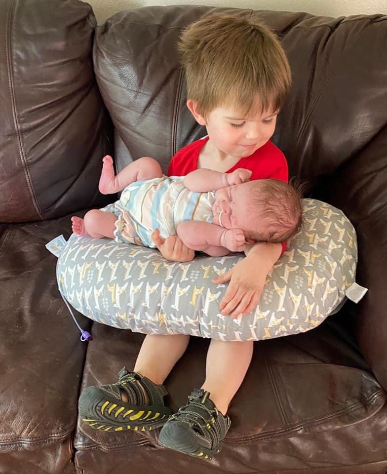 LisaMLRyan's tweet photo. On a walk today, grandson Leo, almost 3, was eagerly spotting all the mailboxes, door hangers, yard signs, etc., with the familiar @uiowa logo on them when the conversation turned to his baby sister. “I love the Hawkeyes," he said. "They fixed Magnolia's heart."❤️ @UIchildrens https://t.co/7jnmhR8KUb