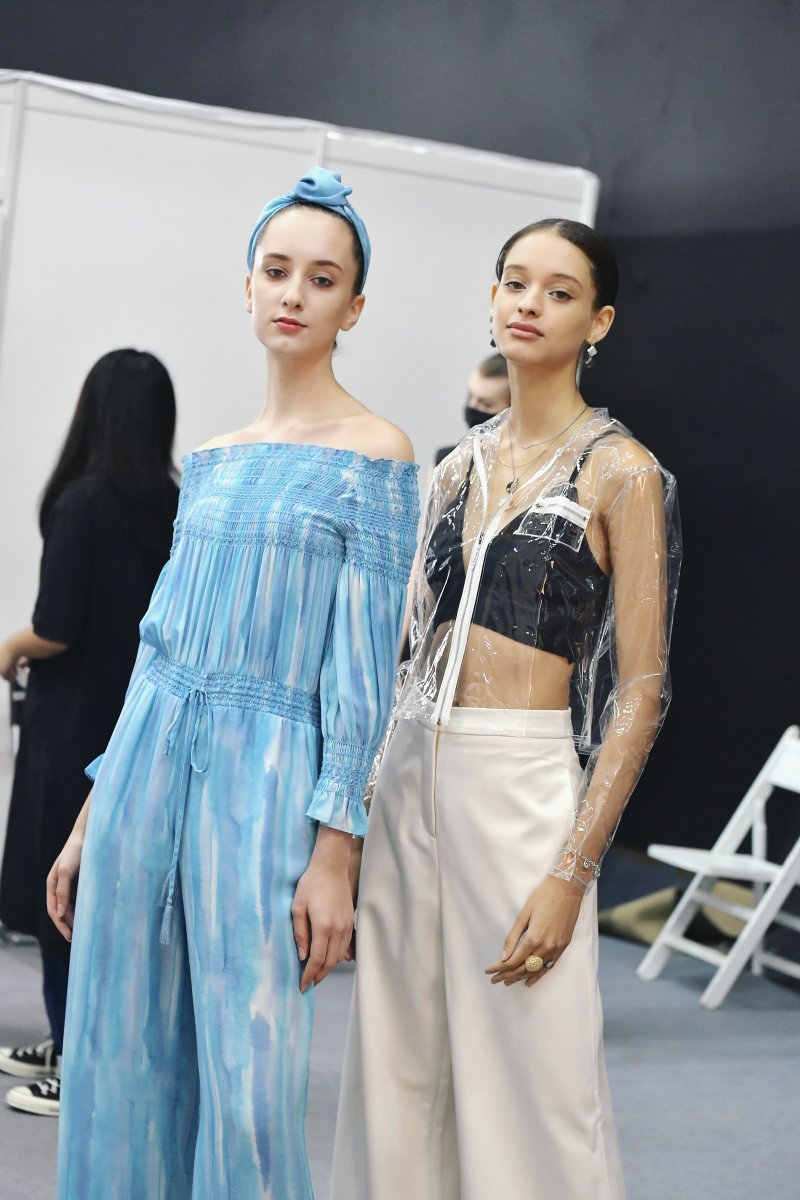 Fashionsnap Com 明日から 香港のファッションイベント センターステージ が初のオンライン開催 デジタルプラットフォーム上で6つのバーチャルショーを配信し 40を超えるデザイナーが新作を発表する T Co Qwfteo0ac6 Pr T Co