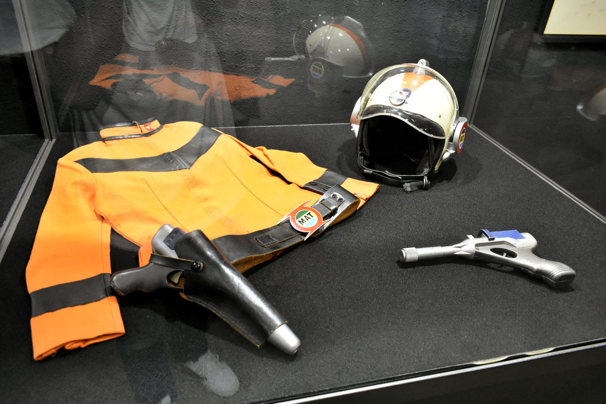 帰ってきたウルトラマン　バンダイ　マット隊員ヘルメット　サイン入り Yahoo!オークション - 帰ってきたウルトラマン MAT隊員タイプ