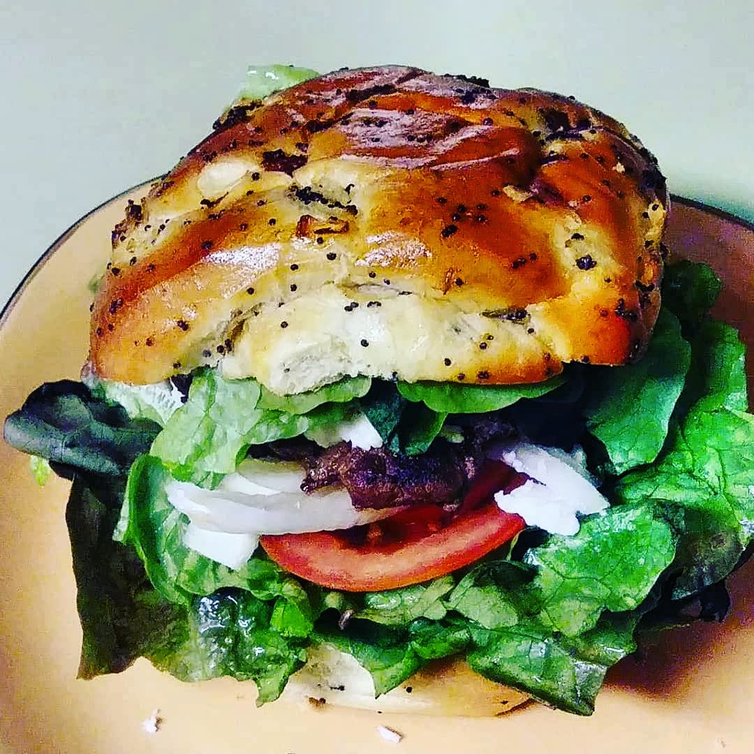 writetofood's tweet photo. Bison &amp; Lamb Burger 🍔 😋  476 calories 
●
#writetofood #love #healthylifestyle
#burgerlovers #foodaddict #dietwhatdiet #mentalhealth #workoutflow #lunchideas #mealprepsunday #mealprep #writetofood #writersofinstagram #foodceleb #weightlossjourney https://t.co/LngYcJPlG0