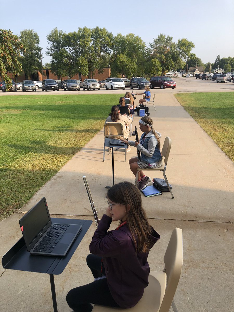 LincolnMCBands's tweet photo. Making the most of the beautiful weather in band @Lincoln_MCCSD #SocialDistance #MCBand #musicmatters https://t.co/8ebzCeNX44