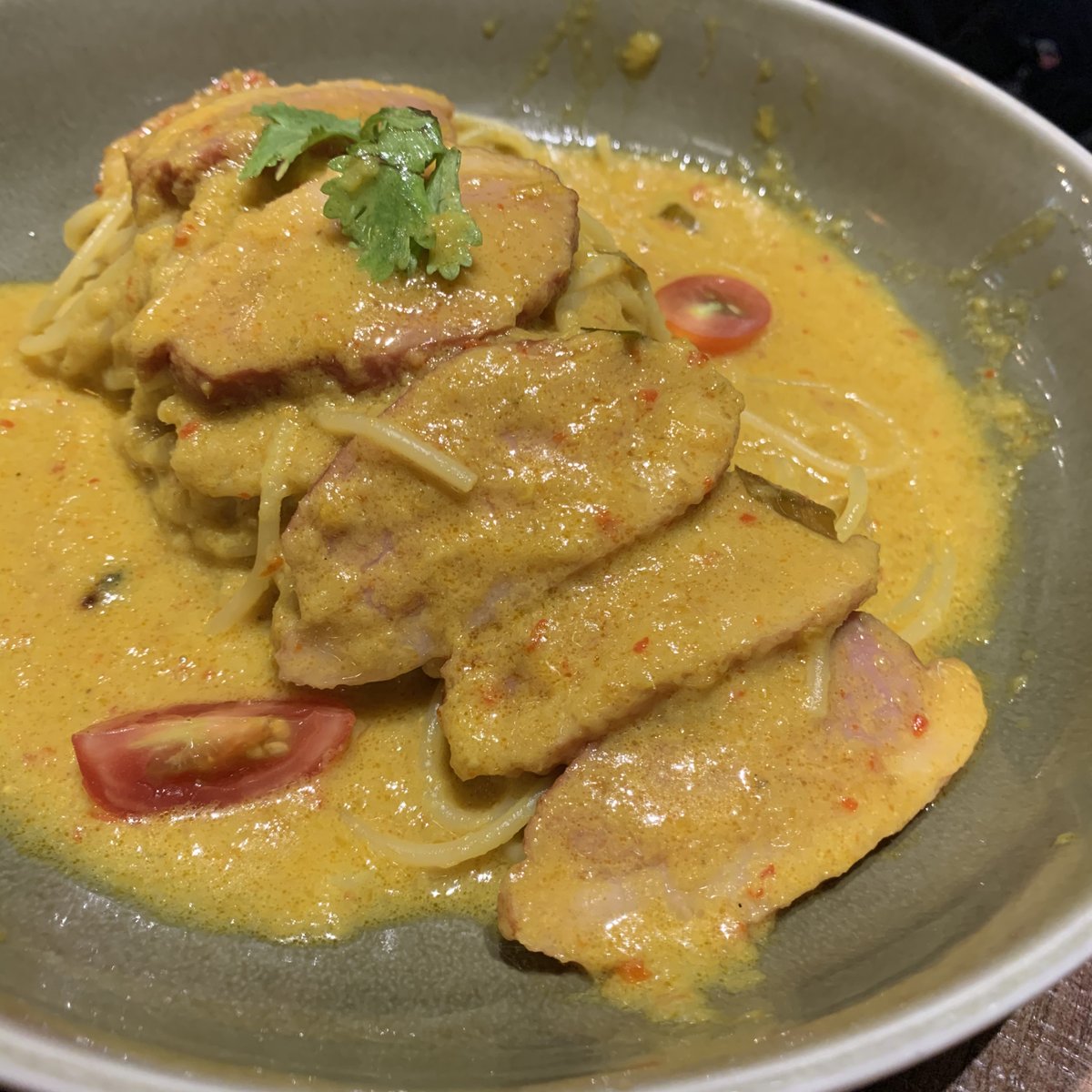 wherehalalapp's tweet photo. Smoked Duck Lemak Cili Padi Pasta from Noosh Halal Noodle Bar &amp; Grill  

#wherehalal #halalfood #halalfoodsg #halalsg #singapore #singaporefood #fusionfood #noosh #esplanade #halal https://t.co/IdFVCEFqav