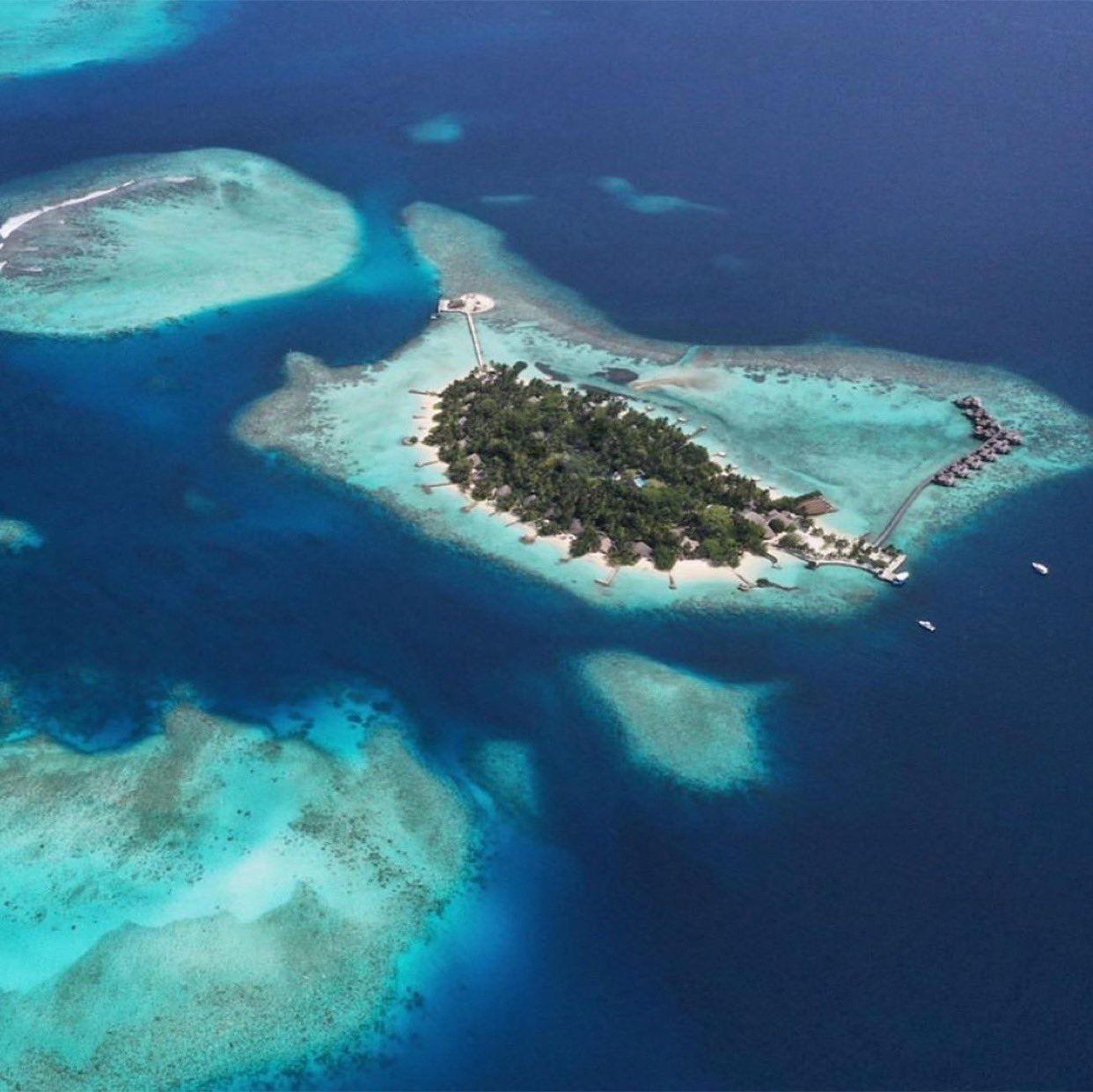 entregar Hacer sociedad Travel Trade Maldives on Twitter: "An aerial view of Nika Island Resort 🏝  #naturelovers #worlderlust #travelawsome #explore #aroundtheworld  #instatravel #wanderlust #traveladdict #doyoutravel #travelphoto  #traveltomorrow #wanderlust #travelgram #dji ...
