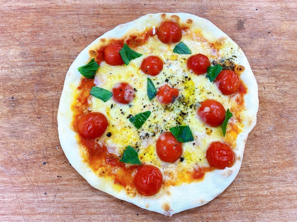 Gardenthyme ガーデンタイム Ar Twitter トマトとベーコンのピザ 甘い完熟トマトがピザと出会った ミニトマト ベーコン トマトソース チーズ最高だ シンプルで飽きない 500円 他のピザ屋もびっくり 心がお花畑やあ 住所 群馬県前橋市荒子町109