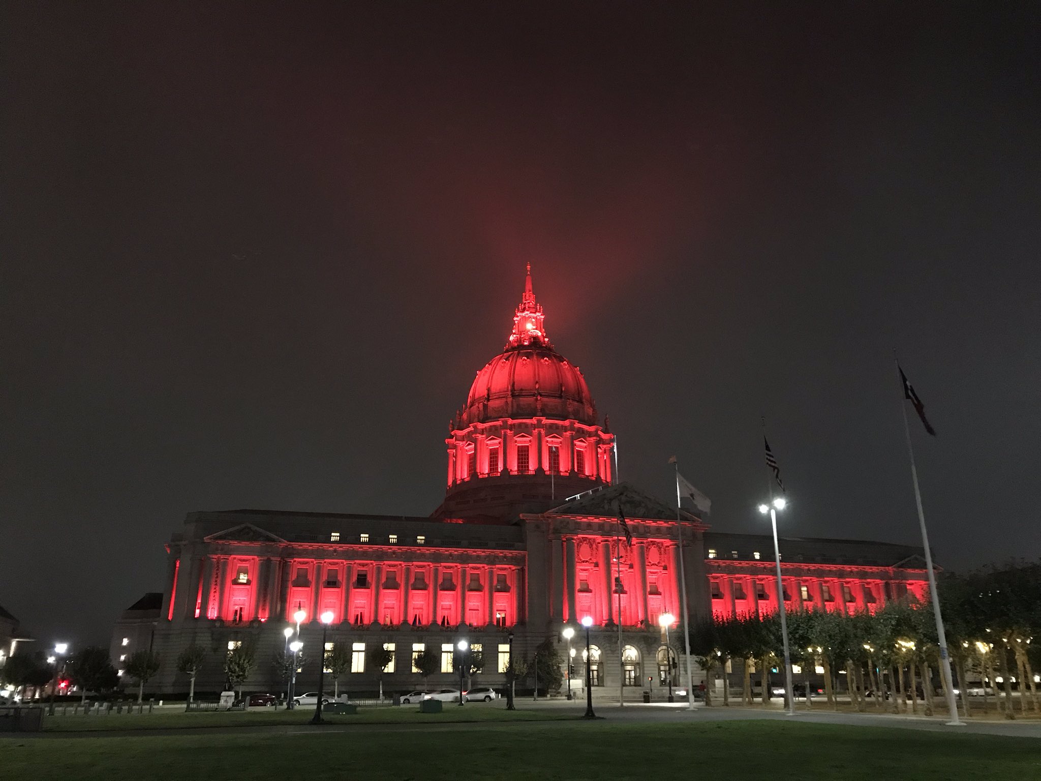 SF City Hall Lights (CityHallLights) / Twitter