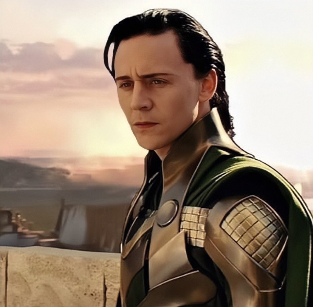 Beb ; Loki era on Twitter: "Loki's and Thor's eyebrows in the first Thor movie hit different… "