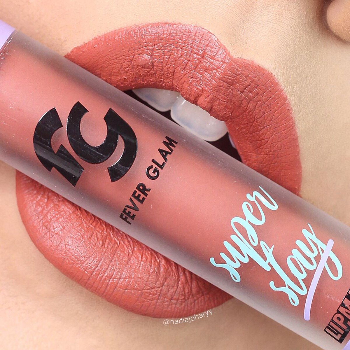 Syazwinaaaaaa's tweet image. What’s your fav shade #FeverGlamMYEdition ?

Oksis                                Tapau

@SabrinaShuhaim1 @FeverGlam_