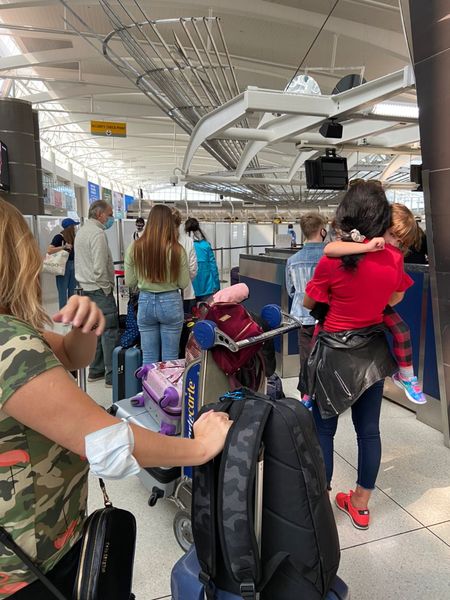 RusConsulateDC's tweet image. #Антонов: Мы проводили уже 24 вывозной рейс для наших граждан. Самолет вылетел в Москву из международного аэропорта г.Нью-Йорка им.Дж.Кеннеди. На Родину возвращаются 360 человек. Среди них - 8 младенцев. Желаем всем счастливого полета и мягкой посадки.
➡️facebook.com/RusEmbUSA/post…