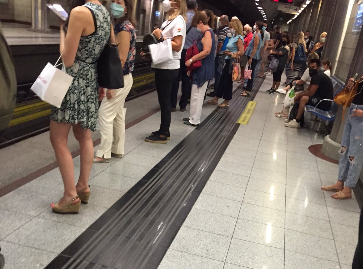Phoebe1_'s tweet photo. Gotta love Athens being a “hot zone” yet the subway has the longest delays. 👏🏻 💀 😷 😷 😷 #zerosocialdistancing https://t.co/ru7I1lA5QT